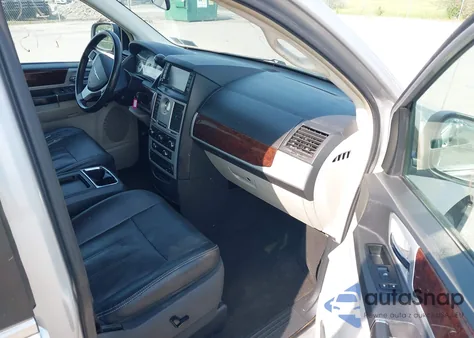 2010 Chrysler Town & Country Touring Plus z USA, uszkodzony, nr VIN 2A4RR8D19AR442324